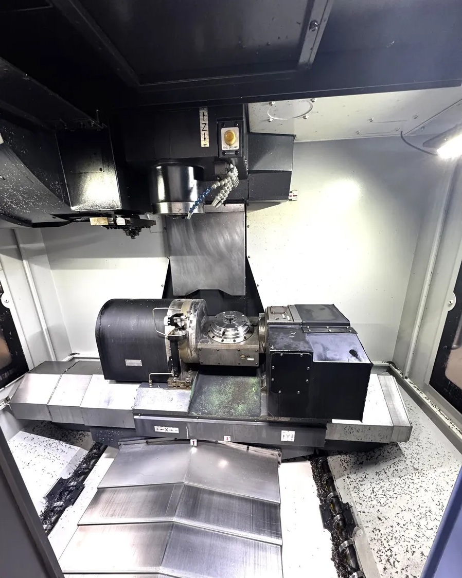 Used 2017 Doosan DNM 200/5AX Vertical Machining Center - thumbnail 2