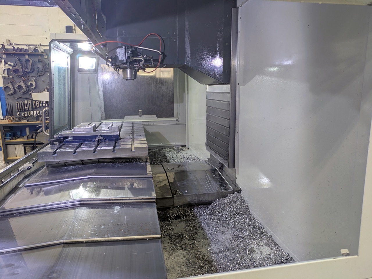 Used 2018 Haas VM-6 Vertical Machining Center - thumbnail 5