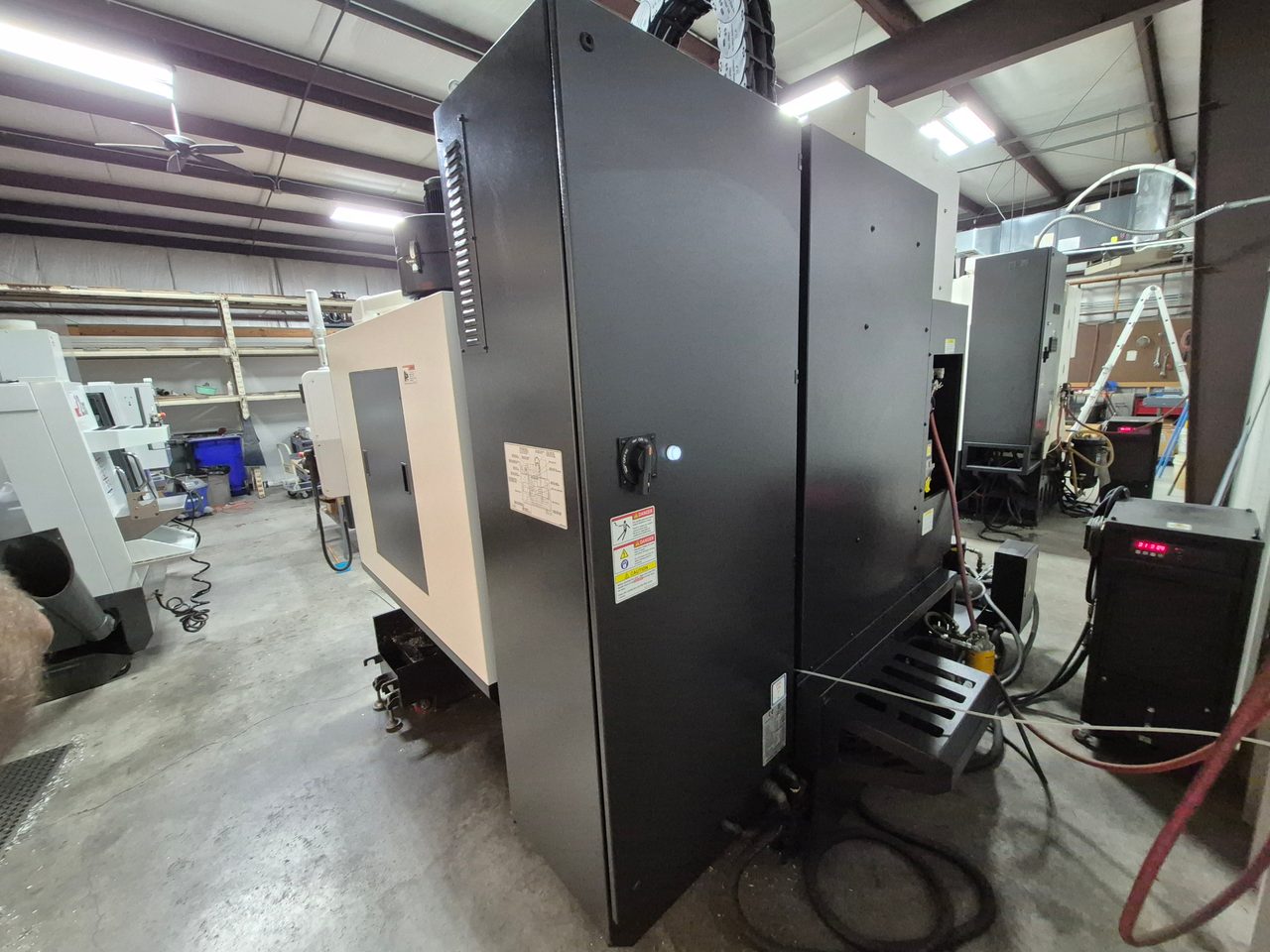 Used 2016 Hyundai Wia F500 Plus Vertical Machining Center - thumbnail 4